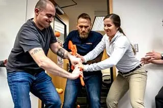 hjärt och lungräddning, HLR utbildning - Illustration: Wasim Hentati tel. 070-2736853 - HLR Experten